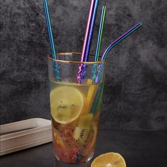 A non- disposable set of straws and straw needs - Picture 5 of 7